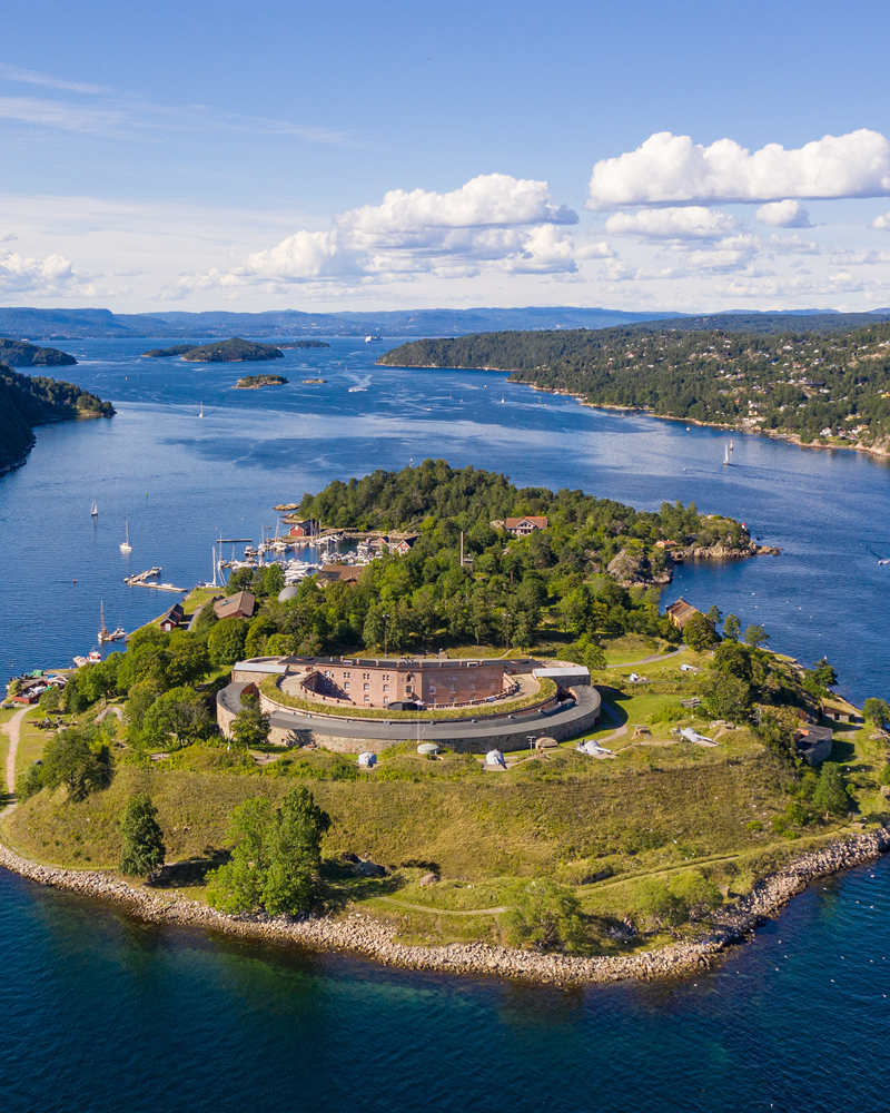 Oscarsborg drone. Foto Paul Hughson_visitdrobakoscarsborg.no